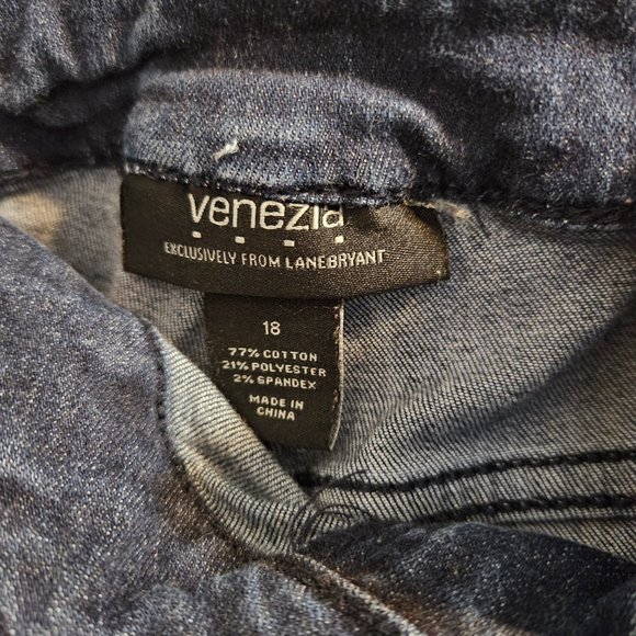 Women's Plus Size Denim Capris - Picture 4 of 4